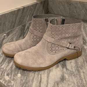 Teva Waterproof Leather Side Zip Ankle Boots, size 8.5, gray, like new!